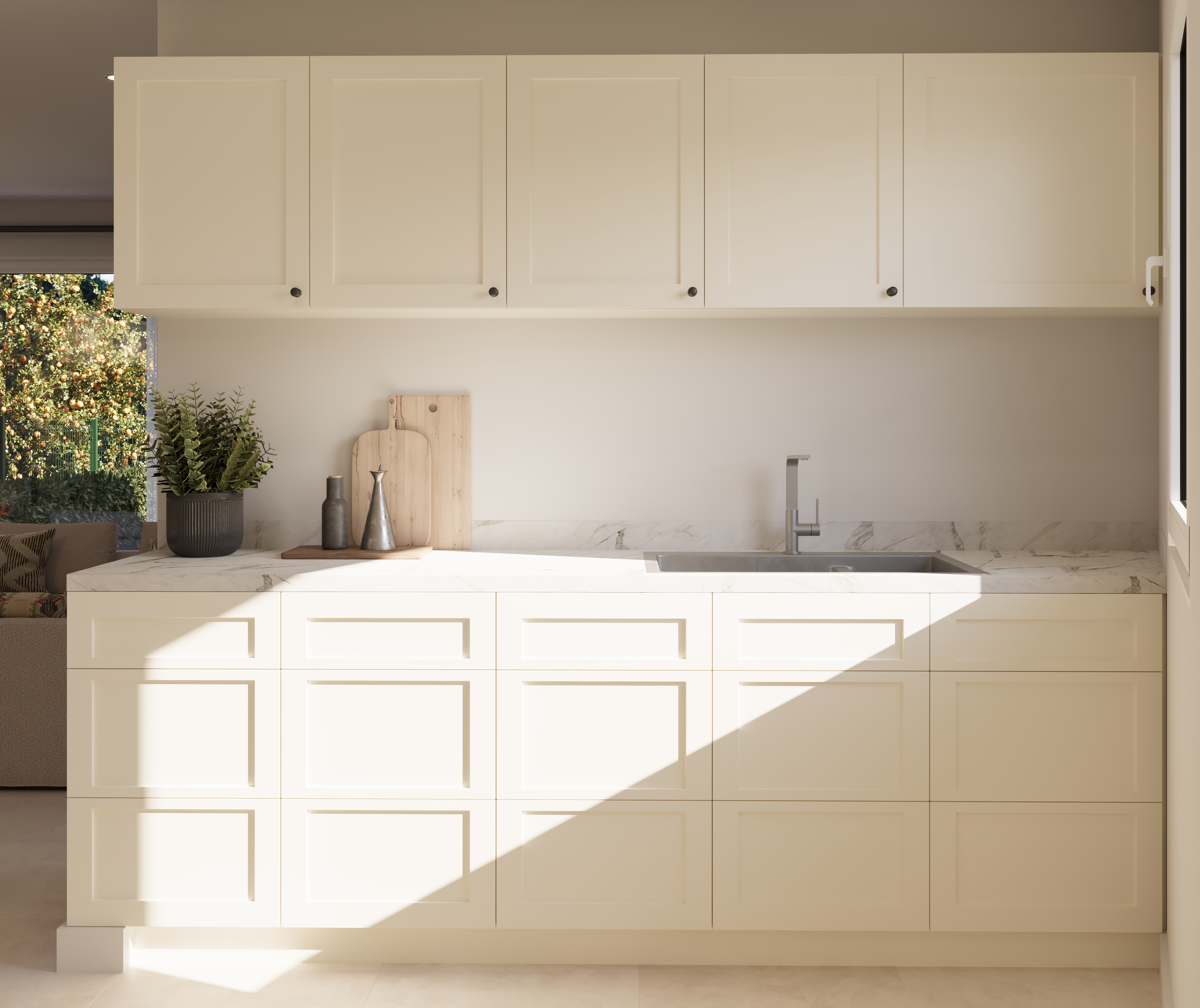 Cocina con frentes en tono crema y encimera marmórea