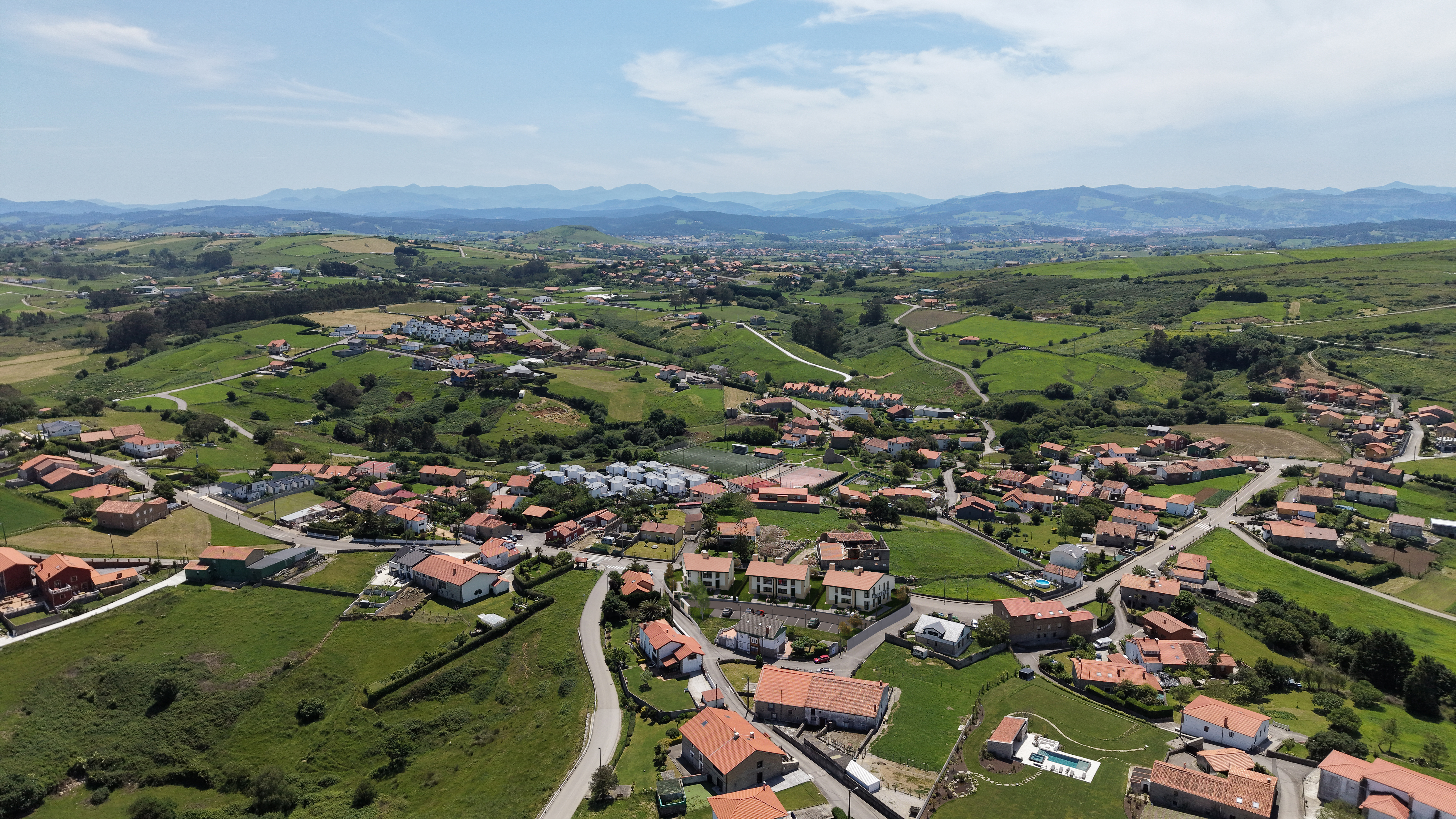 Vista aérea del valle y las praderas de Tagle